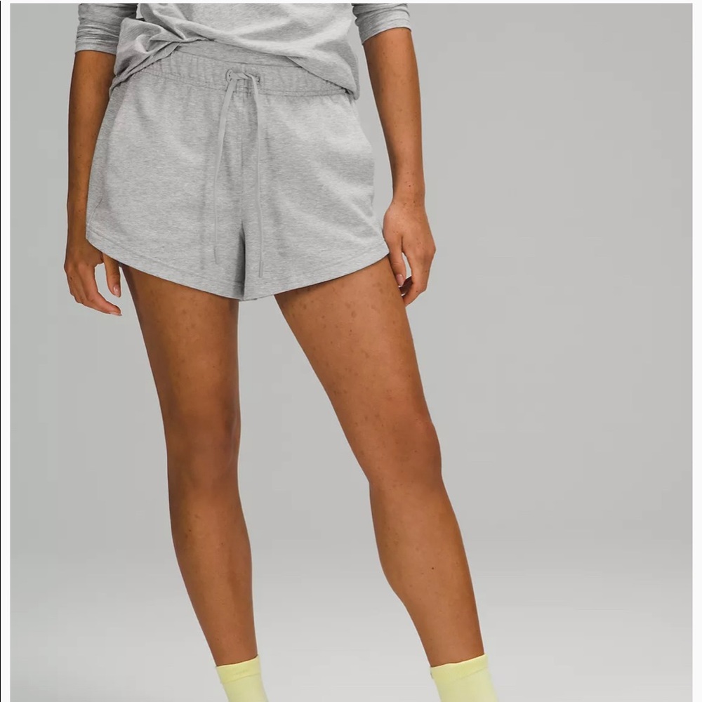 Lululemon inner glow shorts size 4